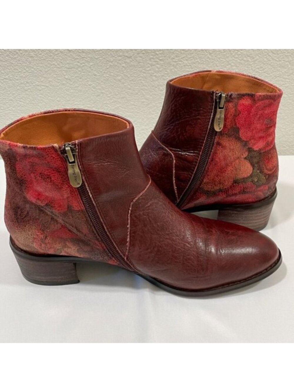 EUC L'Artiste Spring Step Forever Red Leather Floral Ankle Boot Size 8.5 / 39